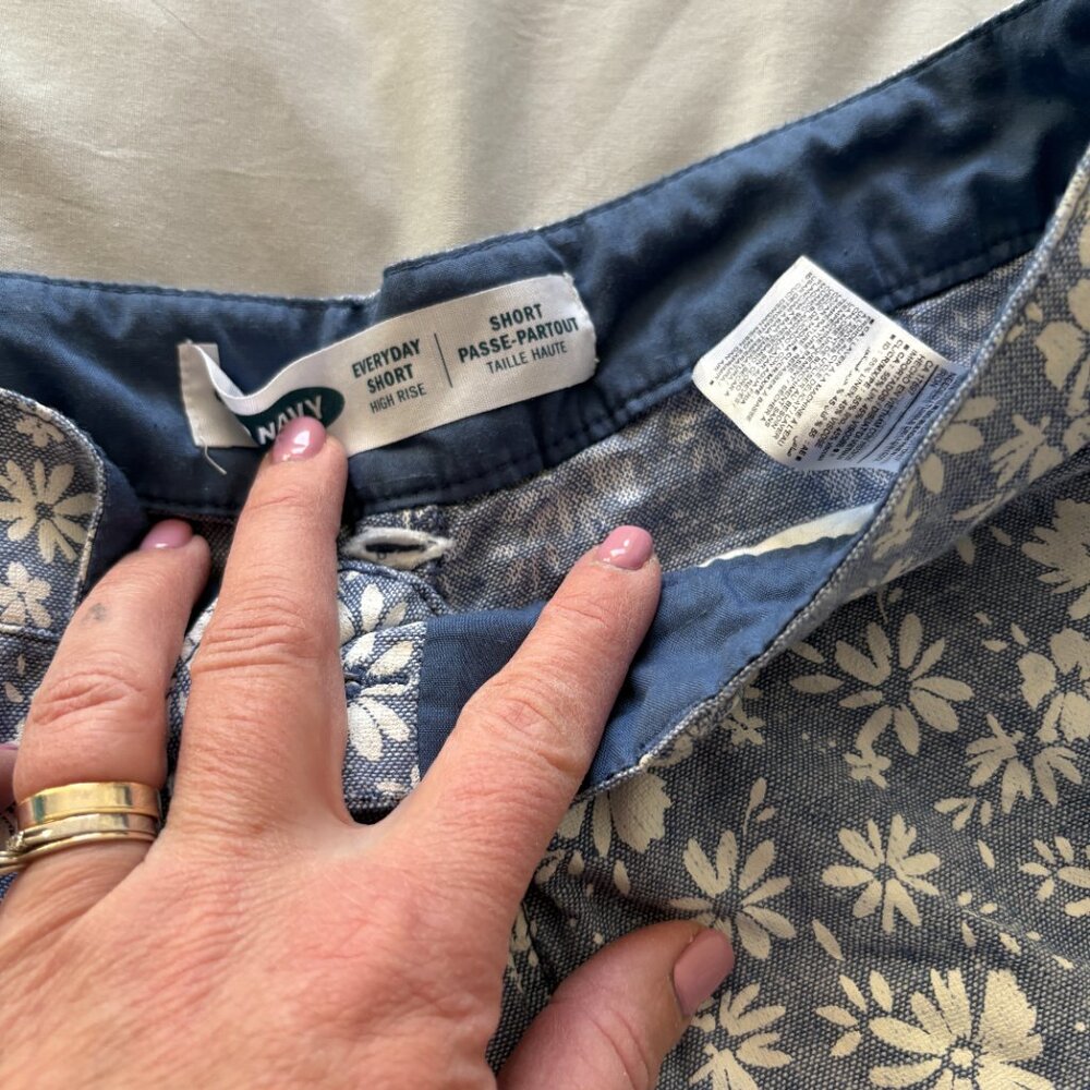 Print Shorts - Picture 2 of 2